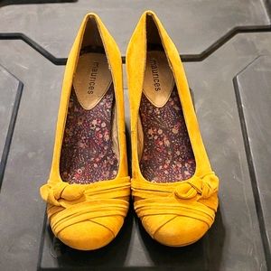 Women's mustard yellow heels